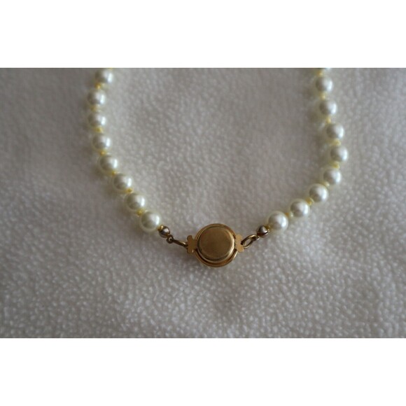 Vintage Gold Tone Cabochon Clasp Faux Pearl Hand Knotted Beads Necklace 40" - Picture 5 of 6